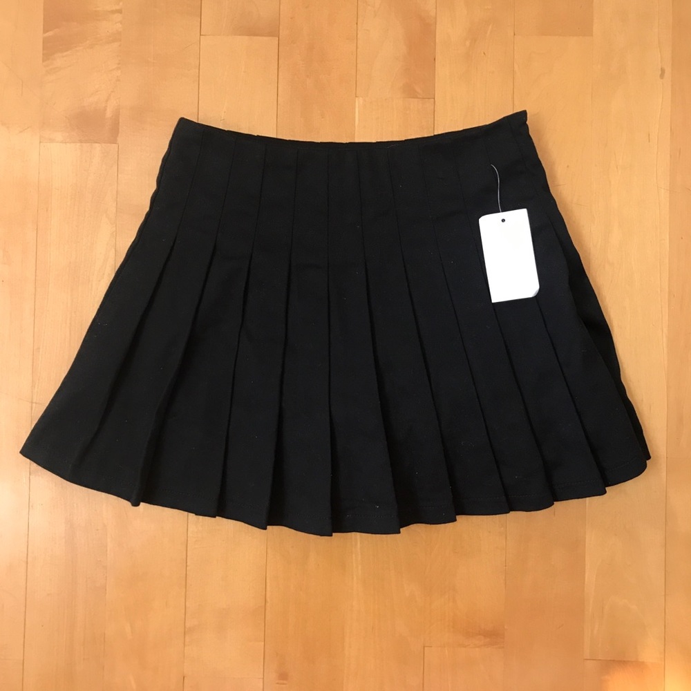 Brandy Melville Black Pleated Dana Skirt NWT